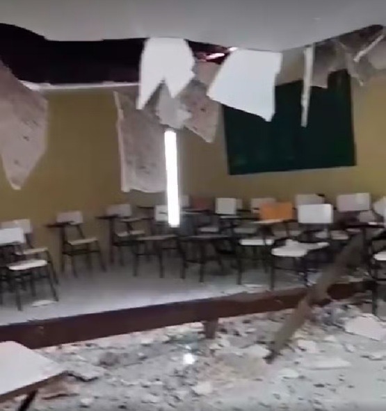 Teto de sala de aula desaba em escola pública no interior do RN