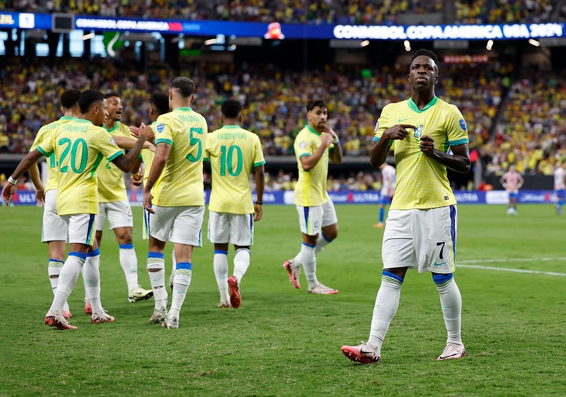 Vini Jr brilha e Brasil derrota Paraguai na Copa América; assista os gols