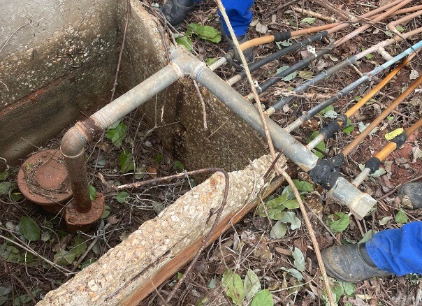 Caern retira ligação clandestina que furtava 20 mil litros de água por hora da adutora Jerônimo Rosado em julho