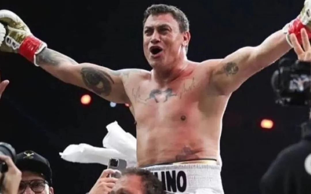 Popó vence argentino casca grossa em luta de 5 rounds, quedas e provocações