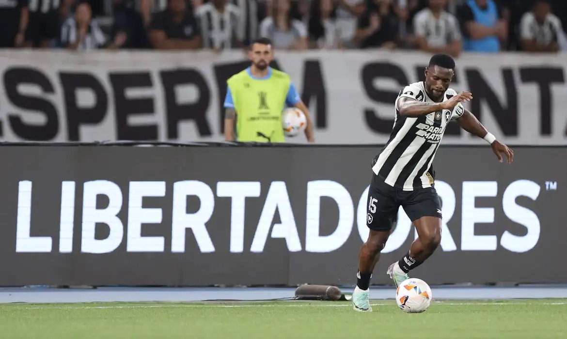 Pelo sonho da Libertadores, Botafogo recebe o Peñarol no Nilton Santos; veja horário e onde assistir