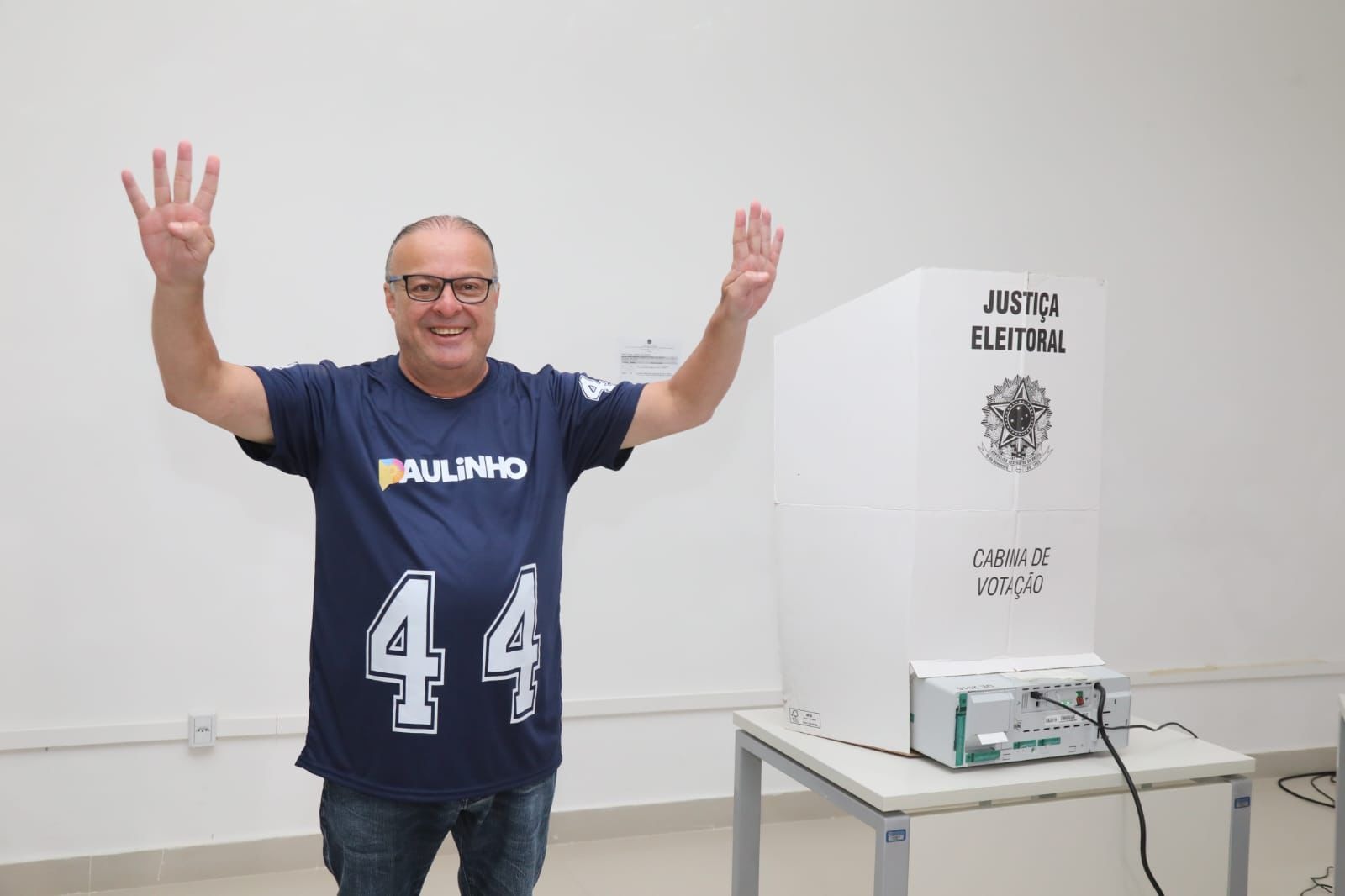 Paulinho Freire votou na manhã deste domingo: "vamos juntos à vitória!