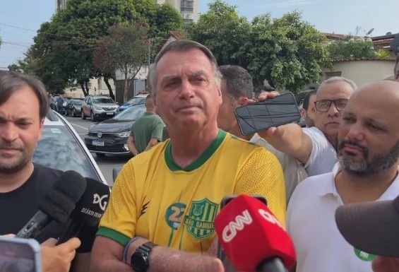 “O PT morreu e a vitória foi do povo conservador pelo Brasil”, diz Bolsonaro sobre resultados das eleições municipais