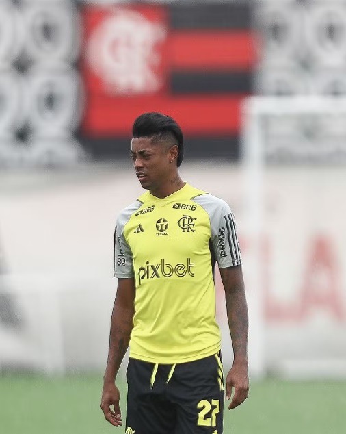 Mesmo com investigação, diretoria do Flamengo decide não afastar Bruno Henrique 