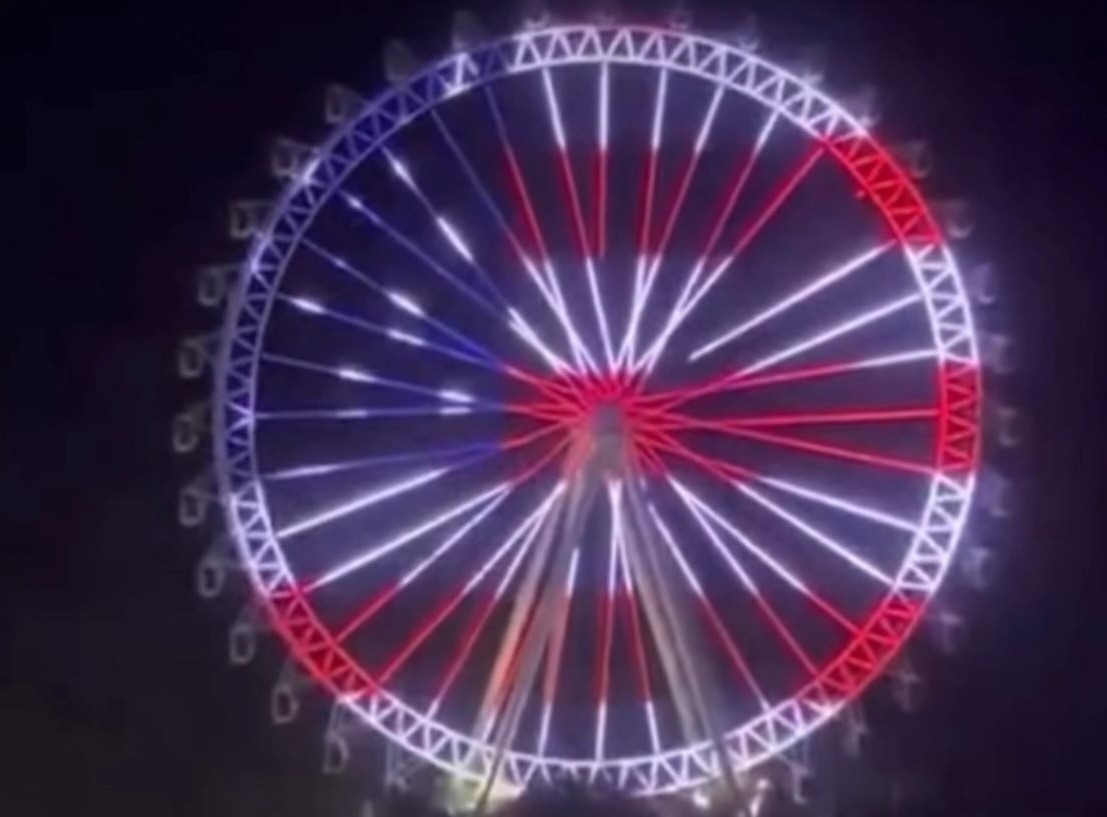 VÍDEO: Roda-gigante de Balneário Camboriú projeta bandeira dos EUA após vitória de Trump