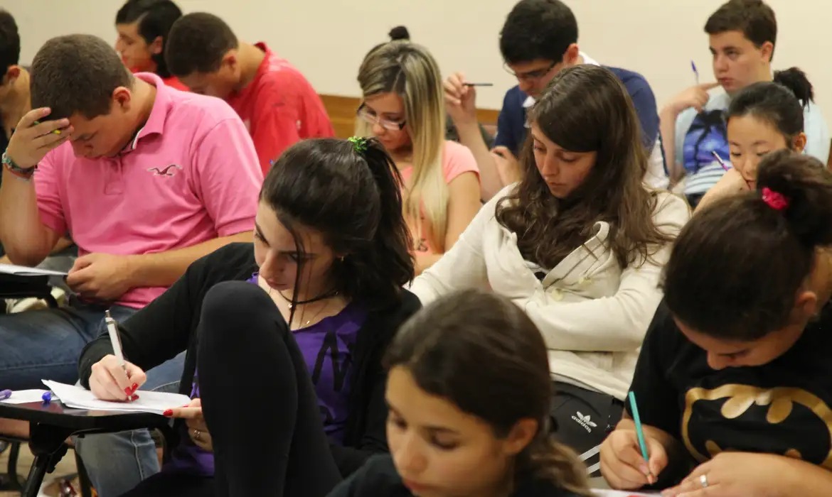 Concursos públicos pelo país têm 19,3 mil vagas abertas; veja a lista de oportunidades