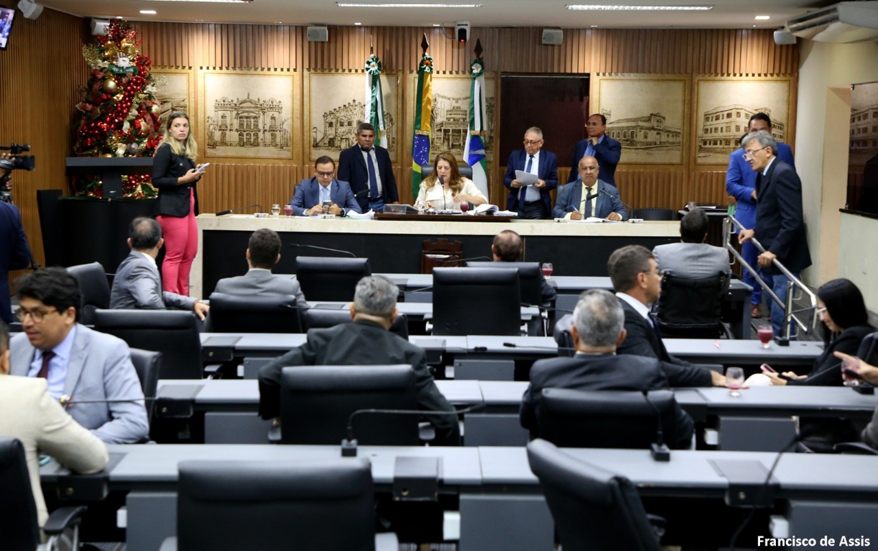 Álvaro deixará legado de “apagão” em Natal com mais de 10 mil lâmpadas queimadas, afirmam vereadores