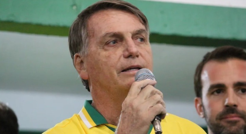Bolsonaro volta a desafiar Globo a entrevistá-lo ao vivo e chama jornalistas da emissoras de “fracos”