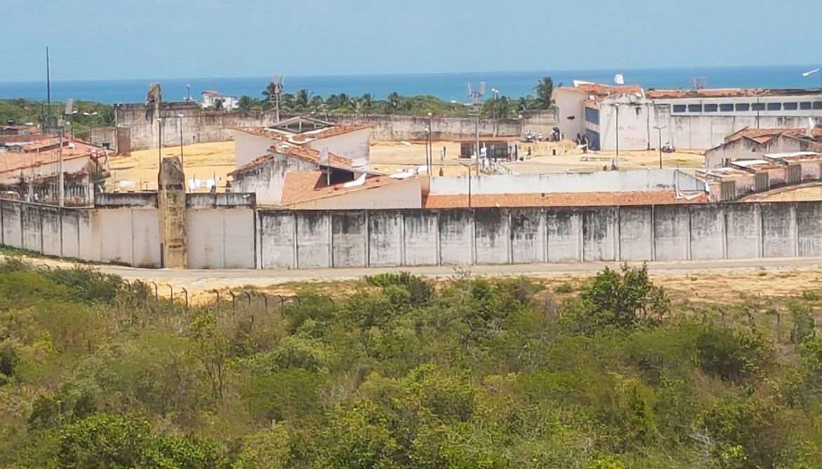 Tensão no presídio Rogério Coutinho Madruga é contida por agentes e forças de segurança