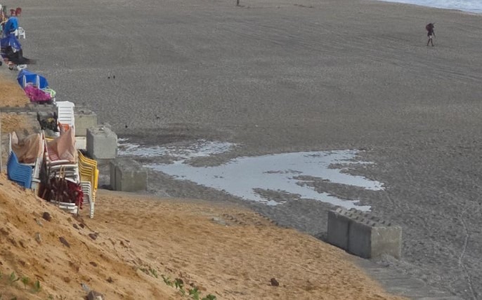 VÍDEO: Caern é novamente notificada por soltar esgoto na engorda de Ponta Negra