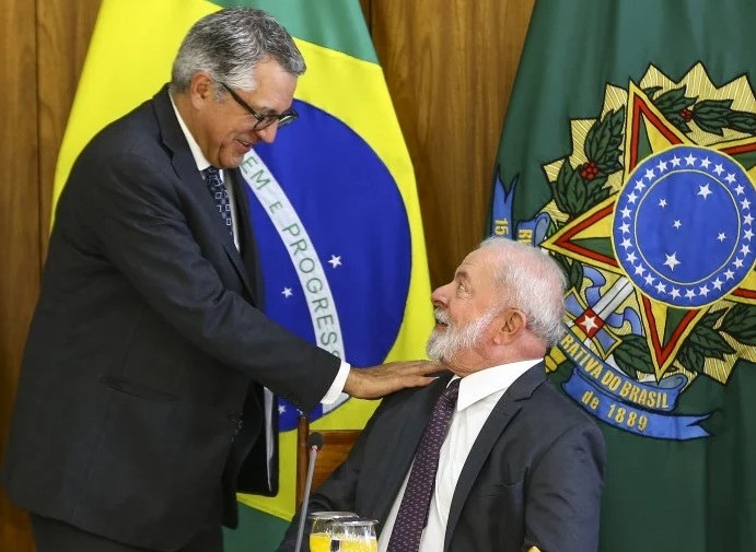 Governo Lula abre mão de recorrer contra decisão de Dino que suspendeu R$ 4,2 bilhões em emendas