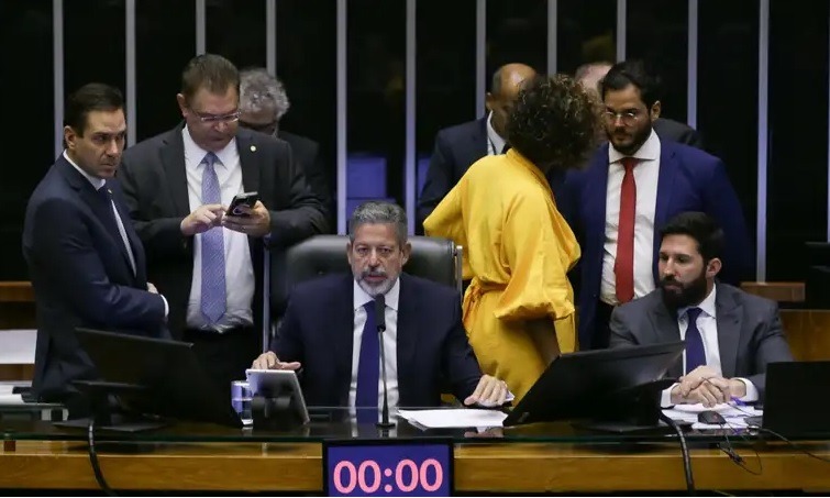 Câmara cobra STF por emendas, vê reação de Dino e depois culpa governo Lula