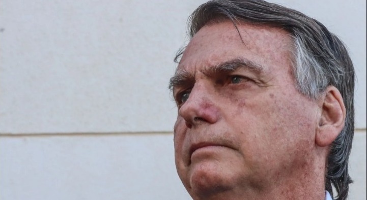 Bolsonaro diz que pediu devolução de passaporte para ir à posse de Trump