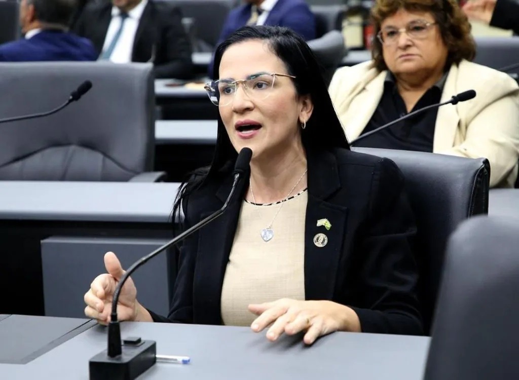 Vereadora aciona Procon contra cobrança abusiva no aluguel de cadeiras em Ponta Negra