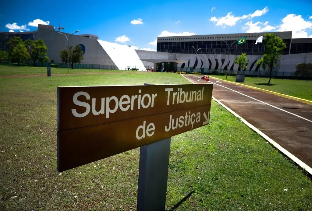STJ decide que homem preso com 37g de maconha não praticou crime de tráfico e classifica como porte para consumo...