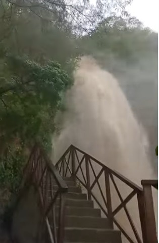 VÍDEO: Cachoeira do Pinga, em Portalegre, tem forte queda d’água após chuvas no Alto Oeste