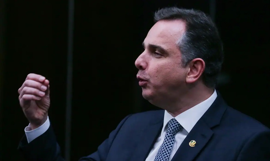 Pacheco se despede e cita defesa da democracia como legado