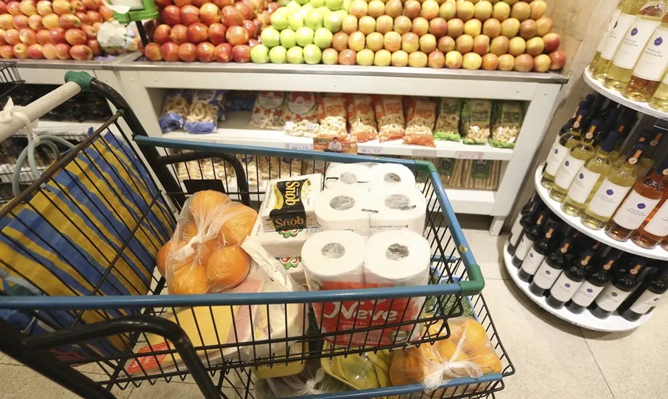 Cesta básica sobe 2,7% em janeiro em Natal impulsionada por altas do tomate e café 