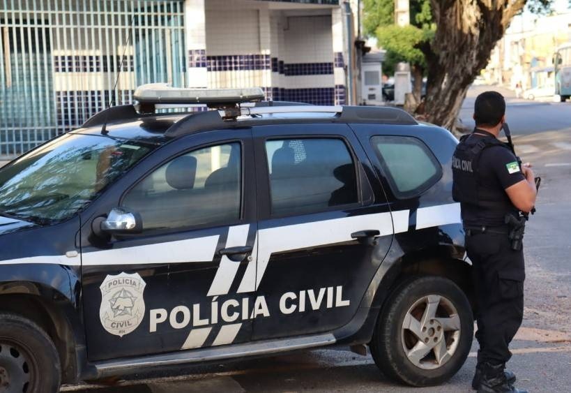 Casal suspeito de chantagear e estuprar adolescente é preso em Parnamirim