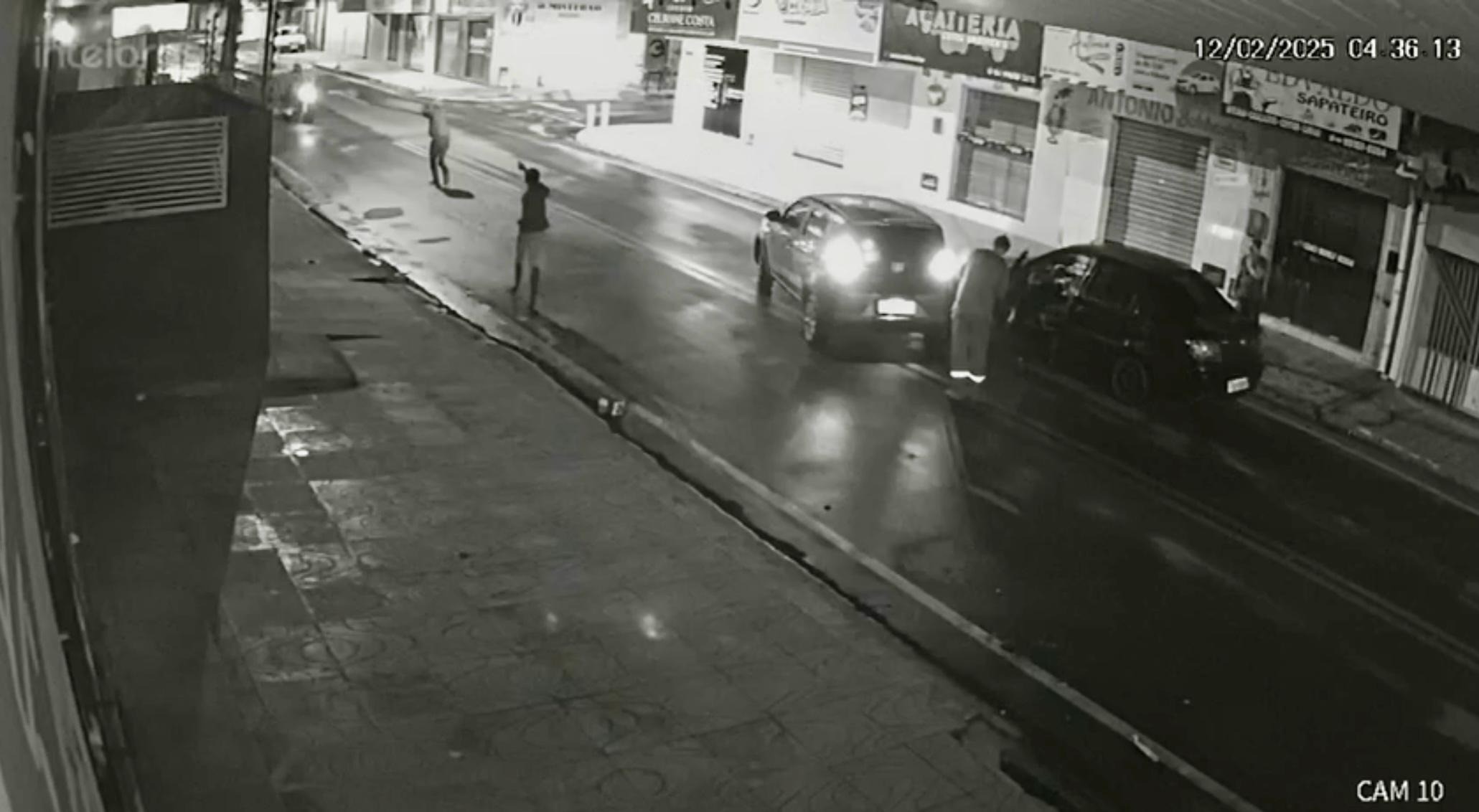VÍDEO: Criminosos montam barreira em avenida de Natal para realizar série de assaltos 