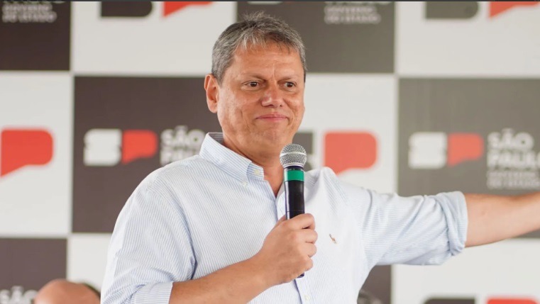 Com Lula em baixa, Tarcísio admite candidatura à Presidência em 2026, diz TV