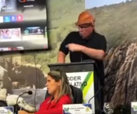 Prefeito do RN que mandou presidente da Câmara "calar a boca" disse que vereadores queriam cerveja; assista