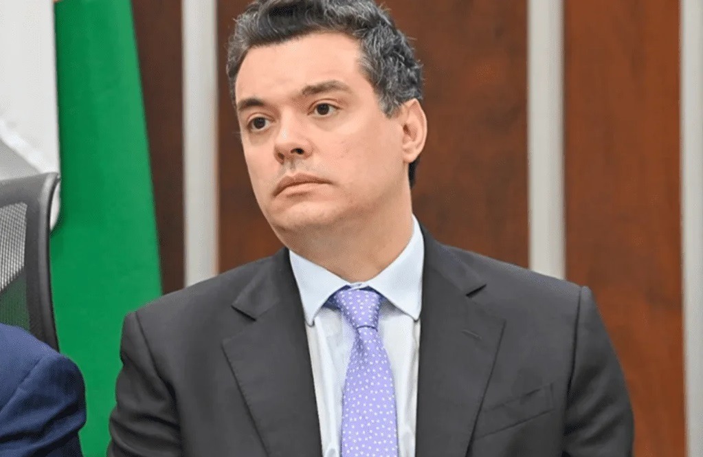 Walter Alves vai assumir governo e não será candidato em 2026