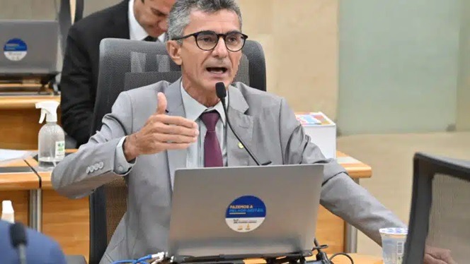Deputado acusa Prefeitura de Natal de não pagar 60% do piso dos professores