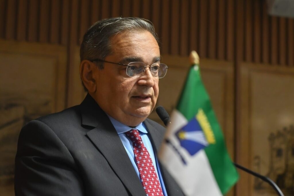 Álvaro diz que decisão de se lançar pré-candidato ao Governo não foi combinada com Rogério e Styvenson