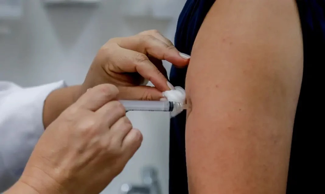 Vacina da gripe ficará disponível o ano todo para crianças, idosos e gestantes