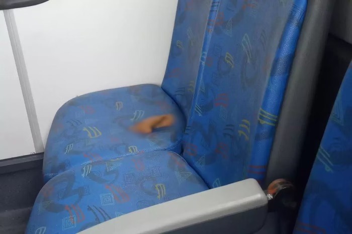 Passageiro faz cocô em ônibus após se irritar com atitude de motorista