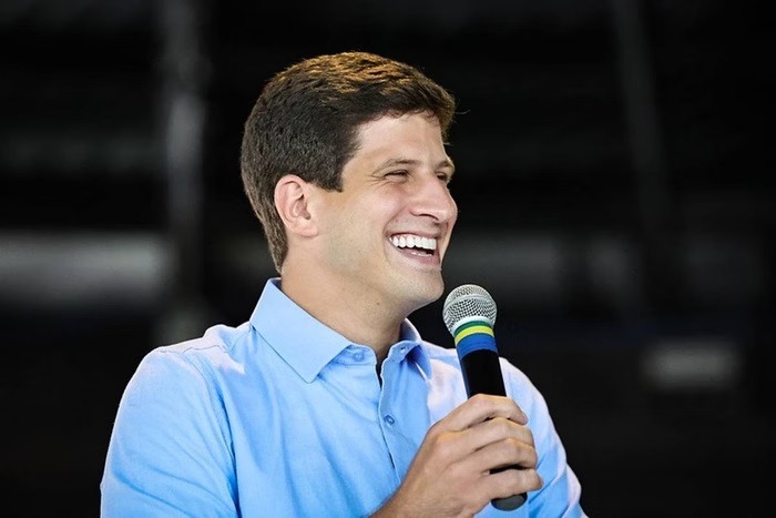 João Campos compra livros superfaturados: R$ 1.690 a unidade