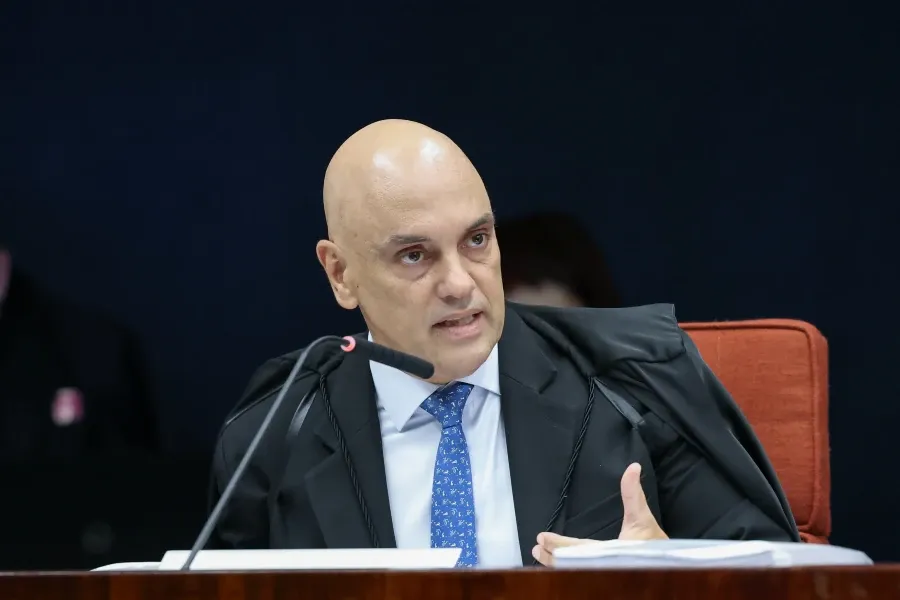 Moraes mostra dados e nega que STF só esteja condenando ‘velhinhas com Bíblia na mão’
