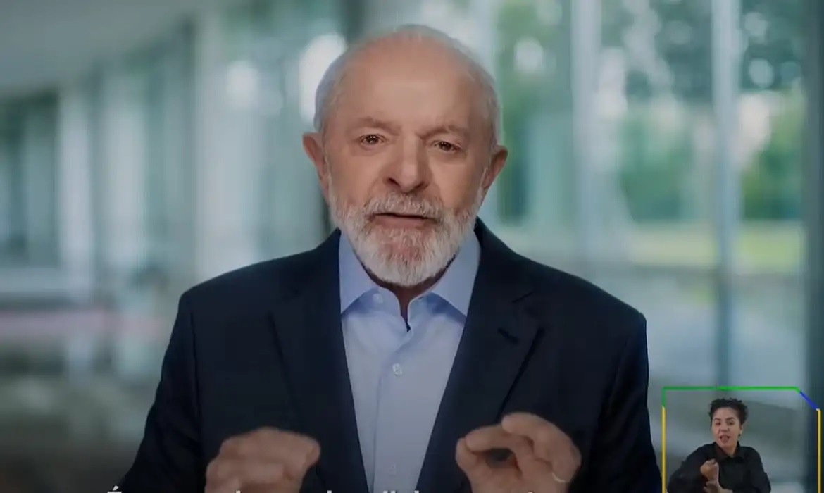 “Ao invés de chorar, caia na realidade”, diz Lula sobre Bolsonaro réu
