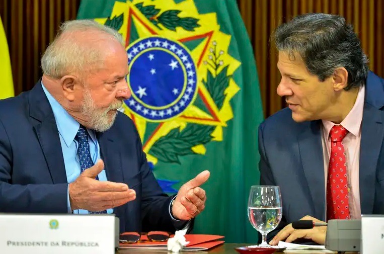 58% dos brasileiros avaliam que economia está no “caminho errado”