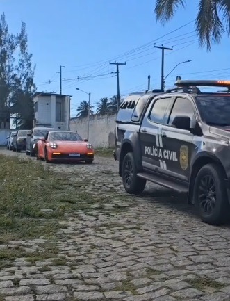 VÍDEO: Polícia prende 3 suspeitos e desarticula organização criminosa envolvida em crimes de estelionato e compra de veículos de luxo...