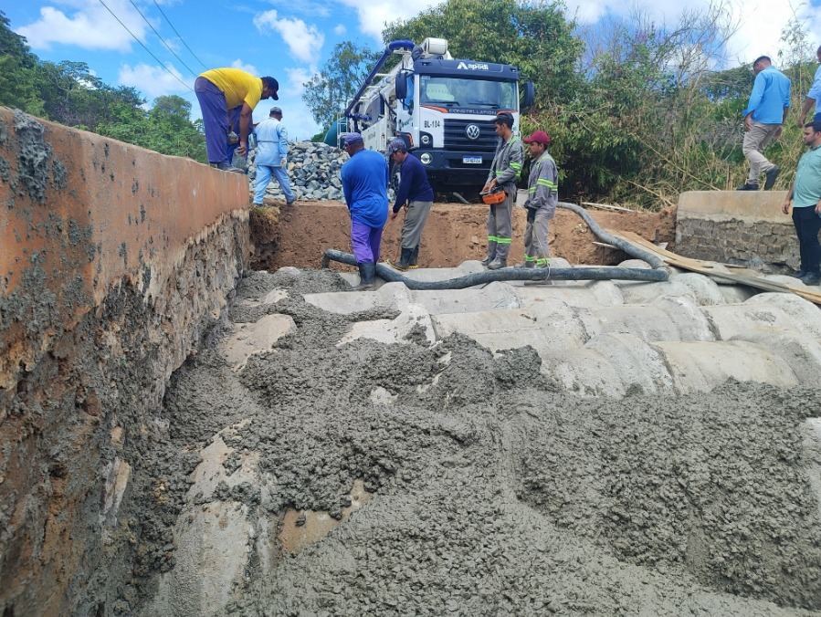 Prefeitura de Macaíba reforça estrutura da Ponte do Vigário com concretagem