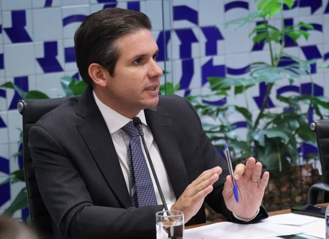 Hugo Motta e líderes decidem não pautar urgência da anistia na Câmara