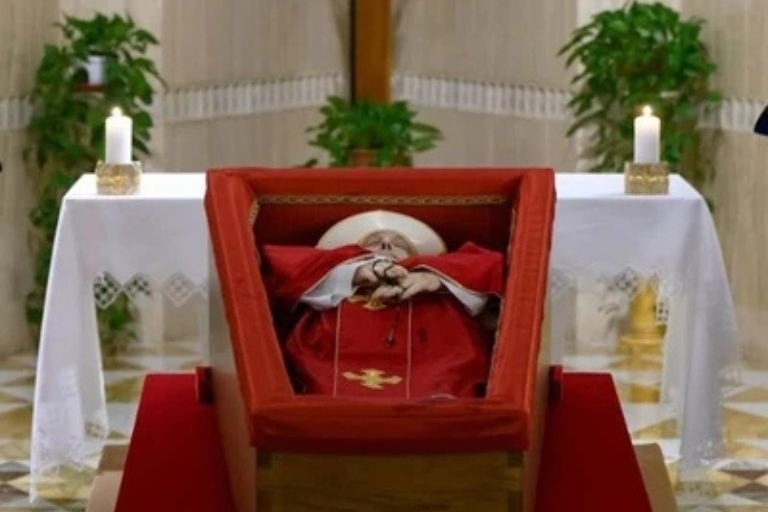 Velório do papa Francisco é encerrado; Funeral acontece neste sábado