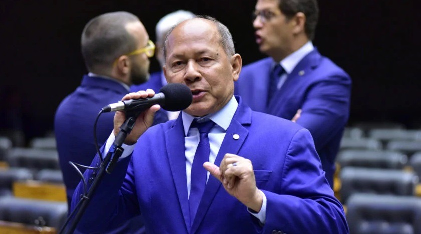 Oposição consegue assinaturas para CPI do INSS