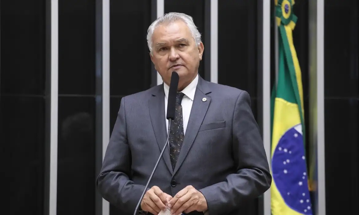 General Girão assina pedido de CPI para investigar fraudes bilionárias contra aposentados