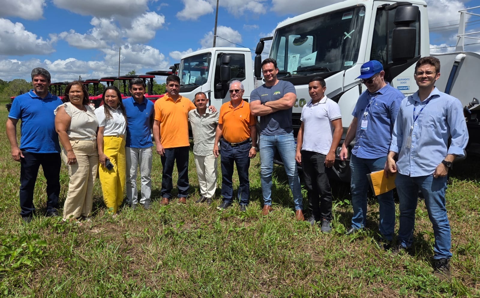 Senador Styvenson Valentim entrega caminhão-pipa para Taipu