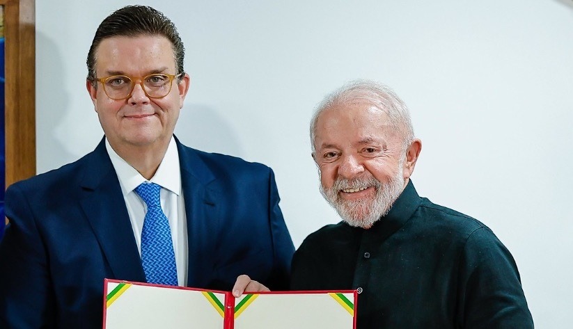 Líder do PL na Câmara pede afastamento de novo ministro da Previdência