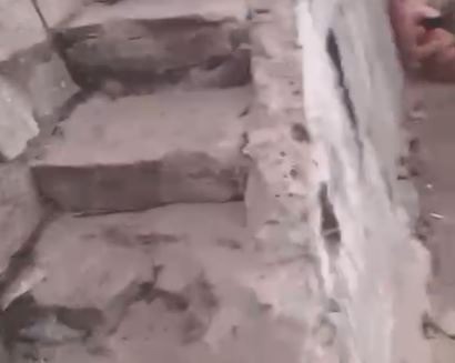 Mãe cai em escadaria de Areia Preta, quebra o pé e bebê se machuca