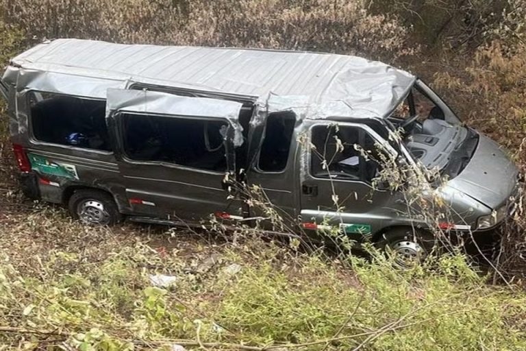 Acidente com vocalista da banda Desejo de Menina deixa uma pessoa morta e seis feridas