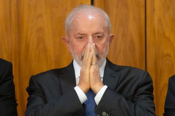 Deputado protocola pedido de impeachment de Lula por escândalo do INSS