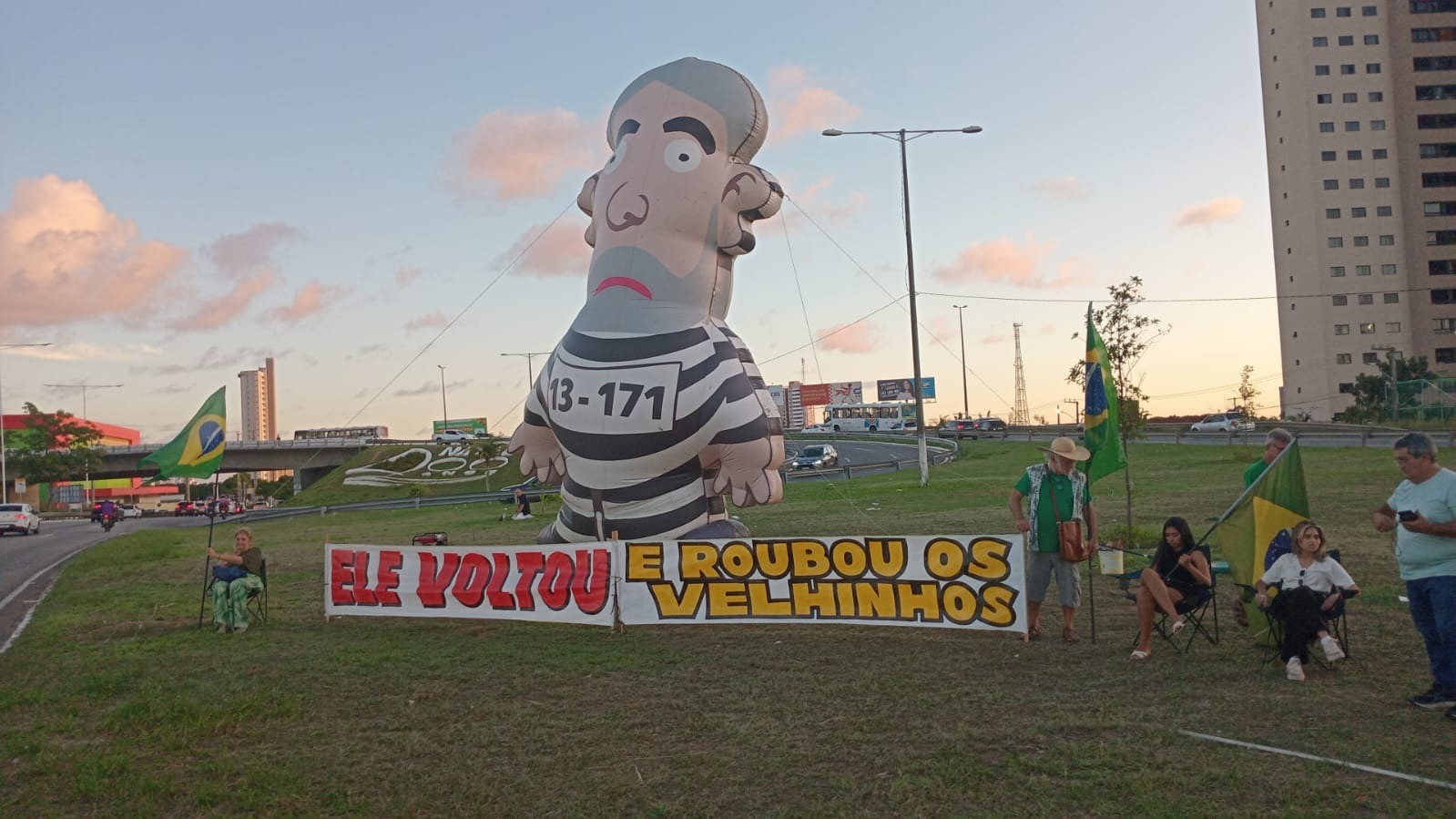 Vídeo: Protesto em Natal contra escândalo do INSS