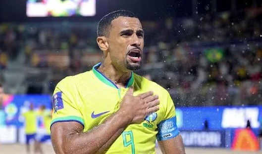 Brasil atropela a Espanha e vai à semi da Copa do Mundo de futebol de areia