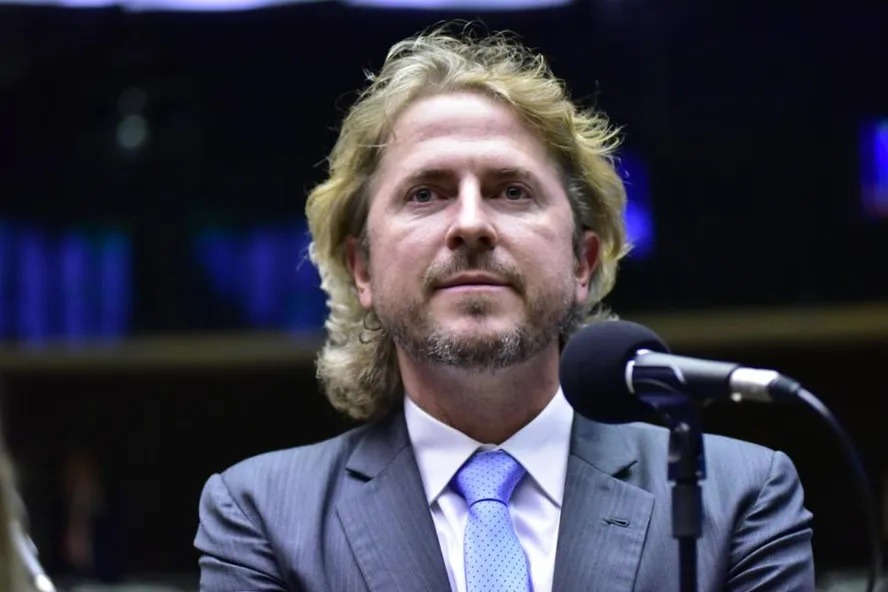 ‘Salvação dos aposentados’: esquerda brigou para manter descontos que levaram a fraude no INSS