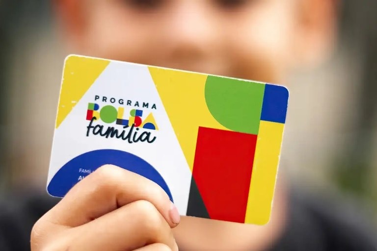 Vídeo: "O que eu faço com R$ 700?" mulher diz que Bolsa Família deveria ser pago duas vezes por mês